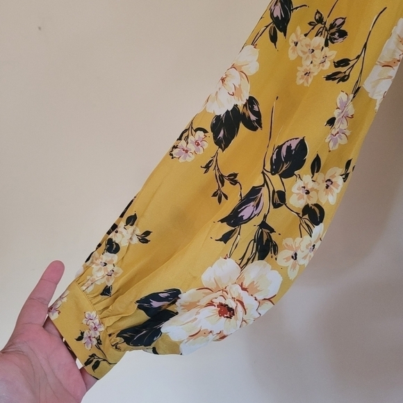Yumi Kim Queen Bee Wrap Blouse Floral Print Size Large - Picture 7 of 11